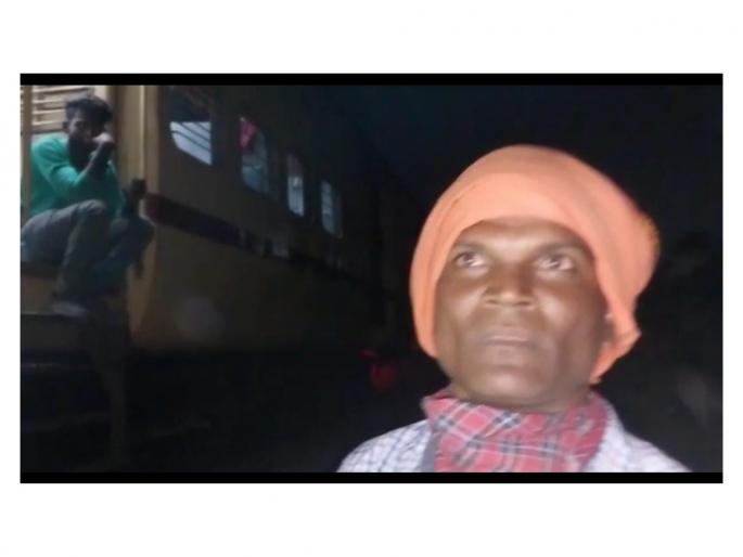 Electrification wire stuck in running Nandigram Express in Chatrapti Sambhajinagar | धावत्या नंदीग्राम एक्स्प्रेसमध्ये अडकली विद्युतीकरणाची वायर, सुदैवाने मोठा अपघात टळला Electrification wire stuck in running Nandigram Express in Chatrapti Sambhajinagar | धावत्या नंदीग्राम एक्स्प्रेसमध्ये अडकली विद्युतीकरणाची वायर, सुदैवाने मोठा अपघात टळला