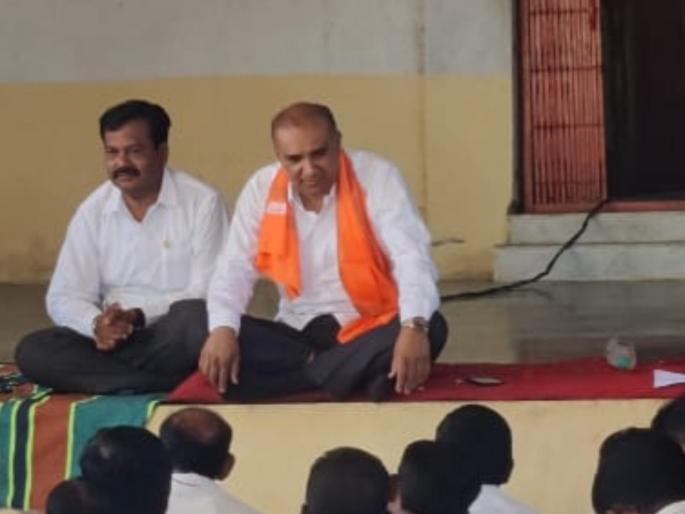 MLA Uday Singh Rajput's condition suddenly worsened in a program! | भर कार्यक्रमात आमदार उदयसिंग राजपुत यांची प्रकृती अचानक बिघडली ! MLA Uday Singh Rajput's condition suddenly worsened in a program! | भर कार्यक्रमात आमदार उदयसिंग राजपुत यांची प्रकृती अचानक बिघडली !