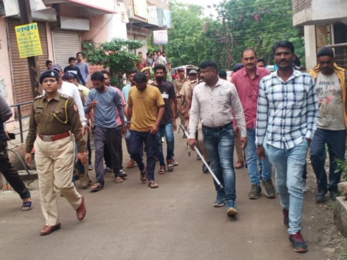 Where there was hooliganism, the police took out 'Dhind' | जेथे गुंडगिरी केली, तेथेच पोलिसांनी 'धिंड' काढली