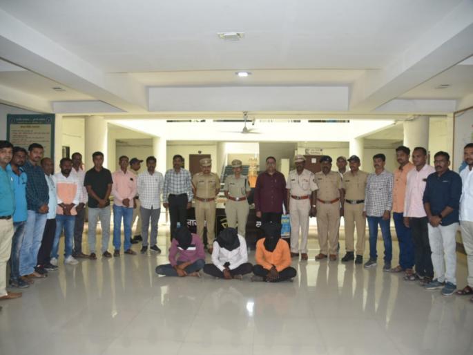 Decomposing body unsolved, murder due to old dispute, three killers arrested | कुजलेल्या अवस्थेतील मृतदेहाचे गुढ उकलले, जुन्या वादातून केली हत्या, तीन मारेकरी ताब्यात Decomposing body unsolved, murder due to old dispute, three killers arrested | कुजलेल्या अवस्थेतील मृतदेहाचे गुढ उकलले, जुन्या वादातून केली हत्या, तीन मारेकरी ताब्यात