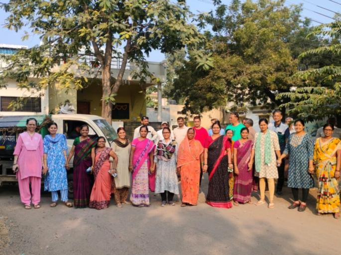 Close waste collection centers in residential areas; Aggressive movement of women in Parbhani | रहिवासी भागातील कचरा संकलन केंद्र बंद करा; परभणीत महिलांचे आक्रमक आंदोलन Close waste collection centers in residential areas; Aggressive movement of women in Parbhani | रहिवासी भागातील कचरा संकलन केंद्र बंद करा; परभणीत महिलांचे आक्रमक आंदोलन