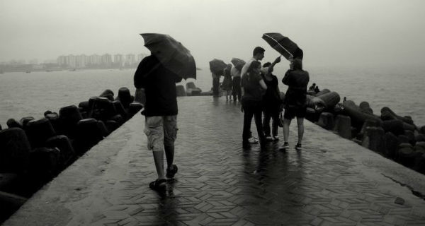 Traveling from Mumbai to Home Office | मुंबईकरांचा घर ते कार्यालय प्रवास कासवगतीने Traveling from Mumbai to Home Office | मुंबईकरांचा घर ते कार्यालय प्रवास कासवगतीने