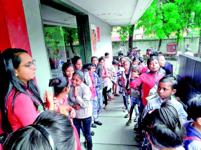 Kids on the footpath get 'super' inspiration | नागपूरच्या फूटपाथवरील मुलांना मिळाली ‘सुपर’ प्रेरणा Kids on the footpath get 'super' inspiration | नागपूरच्या फूटपाथवरील मुलांना मिळाली ‘सुपर’ प्रेरणा