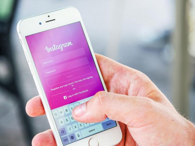 instagram down many people face problem and report on downdetector | Instagram Down : Instagram झालं ठप्प, अकाऊंट अचानक लॉग आऊट; युजर्सना करावा लागतोय अडचणींचा सामना instagram down many people face problem and report on downdetector | Instagram Down : Instagram झालं ठप्प, अकाऊंट अचानक लॉग आऊट; युजर्सना करावा लागतोय अडचणींचा सामना