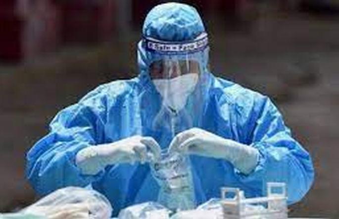 Decline in tests due to fear of institutional segregation! | संस्थागत विलगीकरणाच्या धाकाने चाचण्यांमध्ये घसरण! Decline in tests due to fear of institutional segregation! | संस्थागत विलगीकरणाच्या धाकाने चाचण्यांमध्ये घसरण!