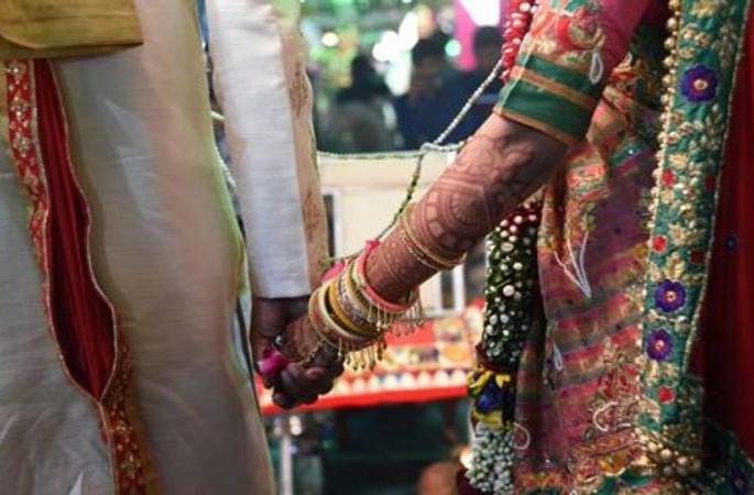 The strength of social welfare for inter-caste marriages | आंतरजातीय विवाहाला समाजकल्याणचे बळ : १२६ दाम्पत्यांना ६३ लाखांच्या अनुदानाचे वाटप The strength of social welfare for inter-caste marriages | आंतरजातीय विवाहाला समाजकल्याणचे बळ : १२६ दाम्पत्यांना ६३ लाखांच्या अनुदानाचे वाटप
