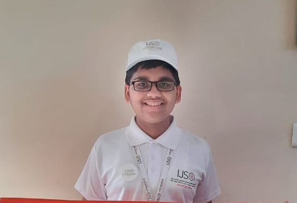 Gold medal for Jalgaon students in International Science Olympiad | इंटरनॅशनल सायन्स ऑलिम्पियाडमध्ये जळगावच्या विद्यार्थ्यांला सुवर्णपदक