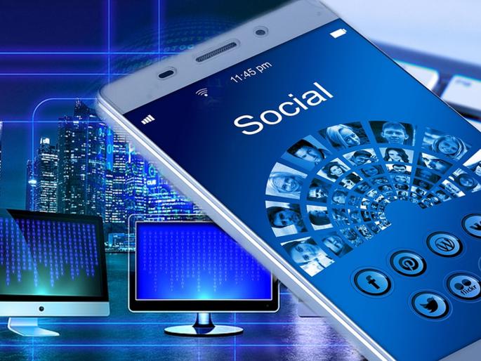Kashmiris rejoice over Internet service orders | इंटरनेट सेवेच्या आदेशाने काश्मिरी जनता आनंदित Kashmiris rejoice over Internet service orders | इंटरनेट सेवेच्या आदेशाने काश्मिरी जनता आनंदित