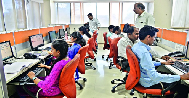 Enter the Internet first, then talk about 'IT' | आधी इंटरनेट द्या, मग ‘आयटी’चे बोला :- कोल्हापुरातील उद्योजकांची भावना