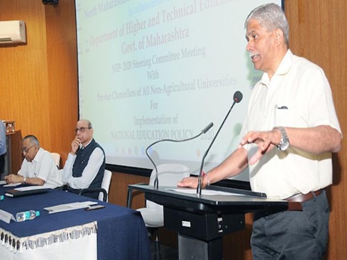 Under the new policy graduate students will have to do internship jalgaon | जळगाव : नवीन धोरणात पदवीच्या विद्यार्थ्यांना इंटर्नशिप करावी लागणार Under the new policy graduate students will have to do internship jalgaon | जळगाव : नवीन धोरणात पदवीच्या विद्यार्थ्यांना इंटर्नशिप करावी लागणार