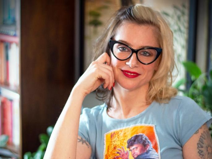 Aili Seghetti Intimacy Curator who gets paid to go for fake dates with indian men to prepare them for real date | अनोळखी भारतीय पुरुषांसोबत बिनधास्त डेटवर जाते ही ब्रिटिश महिला, वरुन पैसेही घेते Aili Seghetti Intimacy Curator who gets paid to go for fake dates with indian men to prepare them for real date | अनोळखी भारतीय पुरुषांसोबत बिनधास्त डेटवर जाते ही ब्रिटिश महिला, वरुन पैसेही घेते