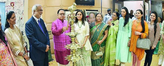 Presentation of a diverse range of diamond jewelery in Nagpur | नागपुरात हिरेजडित दागिन्यांच्या वैविध्यपूर्ण शृंखलेचा नजराणा सादर Presentation of a diverse range of diamond jewelery in Nagpur | नागपुरात हिरेजडित दागिन्यांच्या वैविध्यपूर्ण शृंखलेचा नजराणा सादर