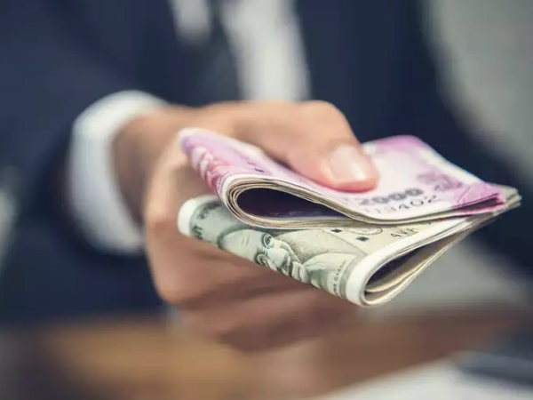 Investors are deceived by lure Fraud of crores | आमिषे दाखवून गुंतवणूकदारांना गंडा; ६७ कोटींची फसवणूक, रुपयाही नाही परत