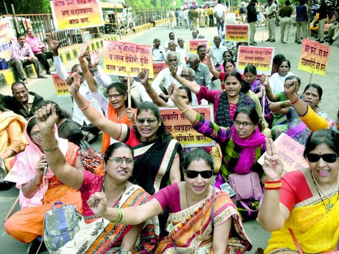 Return Depositors' Deposits: A public awareness morcha for victims of depositors | ठेवीदारांच्या ठेवी परत करा : पीडित ठेवीदारांचा लोक जागृती मोर्चा Return Depositors' Deposits: A public awareness morcha for victims of depositors | ठेवीदारांच्या ठेवी परत करा : पीडित ठेवीदारांचा लोक जागृती मोर्चा