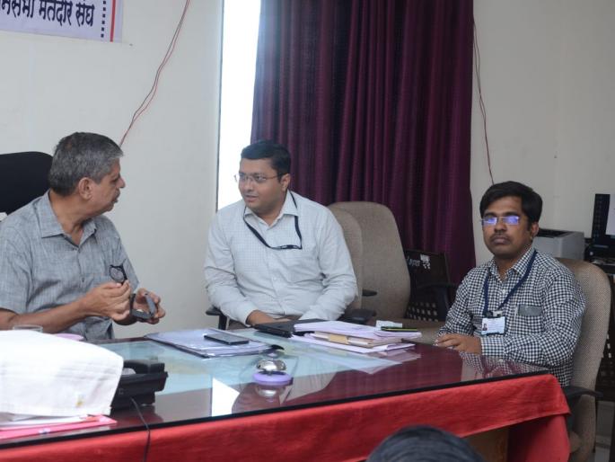 Election Commissioners take a review at Shahada | निवडणूक उपायुक्तांनी घेतला शहादा येथे आढावा Election Commissioners take a review at Shahada | निवडणूक उपायुक्तांनी घेतला शहादा येथे आढावा