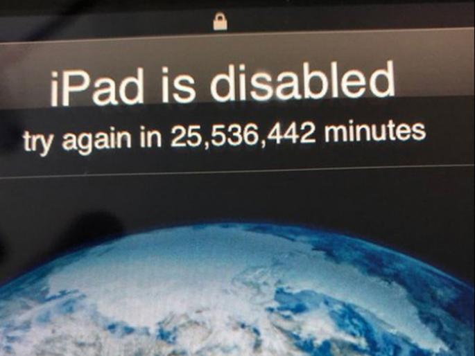 Shocking! Baffled dad locked out of iPad for 48 years after three year son tried to guess password | बाबो! 3 वर्षाच्या मुलाने टाकला चुकीचा पासवर्ड, ४८ वर्षांसाठी लॉक झाला आयपॅड! Shocking! Baffled dad locked out of iPad for 48 years after three year son tried to guess password | बाबो! 3 वर्षाच्या मुलाने टाकला चुकीचा पासवर्ड, ४८ वर्षांसाठी लॉक झाला आयपॅड!