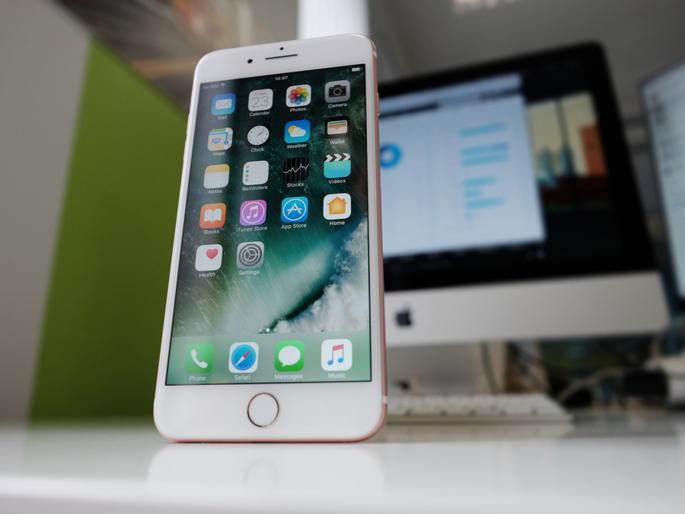 youth held for duping people via fake iPhone sale scheme | ऑफर्स, ऑनलाईन चॅट्स, फसवणुकीचं जाळं...; iPhone चं आमिष दाखवून लाखोंची फसवणूक youth held for duping people via fake iPhone sale scheme | ऑफर्स, ऑनलाईन चॅट्स, फसवणुकीचं जाळं...; iPhone चं आमिष दाखवून लाखोंची फसवणूक