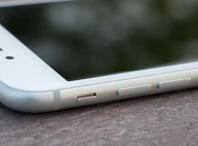 The student hanged herself for not giving her iPhone | आयफोन घेऊन न दिल्याने विद्यार्थिनीने घेतला गळफास The student hanged herself for not giving her iPhone | आयफोन घेऊन न दिल्याने विद्यार्थिनीने घेतला गळफास