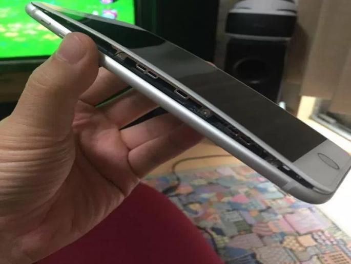 Apple accused of slowing down iPhones deliberately with new iOS update | Apple वर गंभीर आरोप! अपडेट पाठवून iPhones निकामी करतेय कंपनी? Apple accused of slowing down iPhones deliberately with new iOS update | Apple वर गंभीर आरोप! अपडेट पाठवून iPhones निकामी करतेय कंपनी?