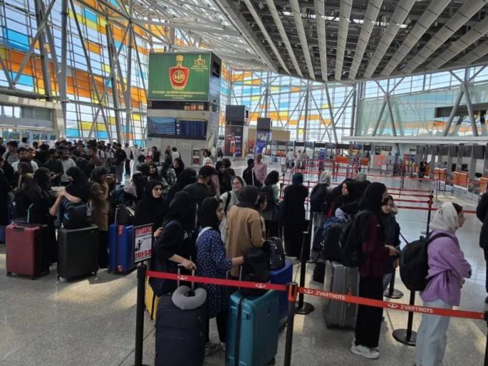 Operation Sindhu accelerated, 290 Indians brought back from Iran; Sri Lankan woman included in the list | 'ऑपरेशन सिंधू'ला गती, इराणमधून २९० भारतीयांना परत आणले; यादीत श्रीलंकेच्या महिलेचाही समावेश Operation Sindhu accelerated, 290 Indians brought back from Iran; Sri Lankan woman included in the list | 'ऑपरेशन सिंधू'ला गती, इराणमधून २९० भारतीयांना परत आणले; यादीत श्रीलंकेच्या महिलेचाही समावेश