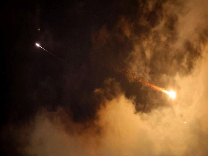 Now Iran attacks on the Islamic country Qatar doha where America's largest airbase is located after strikes on iranian nuclear sites | इराणचा पलटवार...! कतारमधील अमेरिकेच्या सर्वात मोठ्या एअरबेसवर डागली 6 क्षेपणास्त्रे