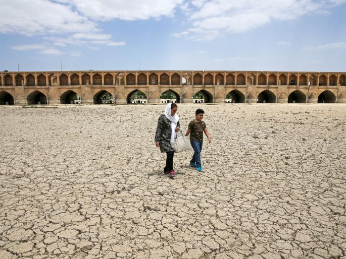 The world is shocked! Will the capital of 'this' country have to be evacuated due to severe water shortage? 1.5 crore people will be affected! | जग हादरलं! भीषण पाणी टंचाईमुळे 'या' देशाची राजधानी रिकामी करावी लागणार? दीड कोटी जनतेवर होणार परिणाम!