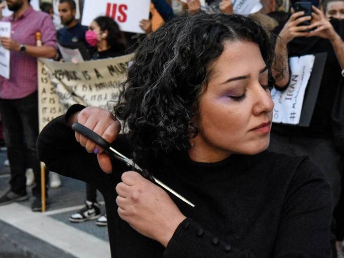 iran women agitation and impact | मुलींच्या केसाला धक्का लावाल, तर सत्ता गमावाल! iran women agitation and impact | मुलींच्या केसाला धक्का लावाल, तर सत्ता गमावाल!