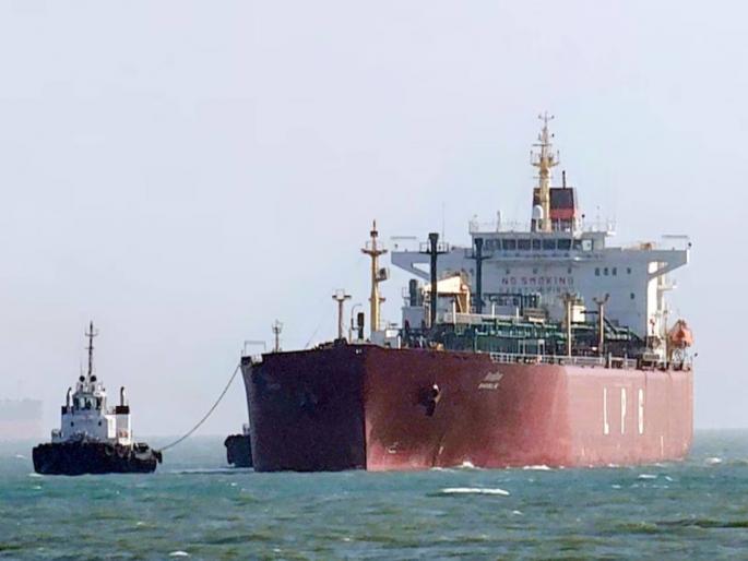 Iranian ship suddenly lands on Gujarat coast! Indian refineries refuse to buy oil; What is the exact reason? | इराणचे जहाज अचानक गुजरातच्या किनाऱ्यावर! भारतीय रिफायनरींचा तेल खरेदीस नकार; काय आहे नेमके कारण? Iranian ship suddenly lands on Gujarat coast! Indian refineries refuse to buy oil; What is the exact reason? | इराणचे जहाज अचानक गुजरातच्या किनाऱ्यावर! भारतीय रिफायनरींचा तेल खरेदीस नकार; काय आहे नेमके कारण?