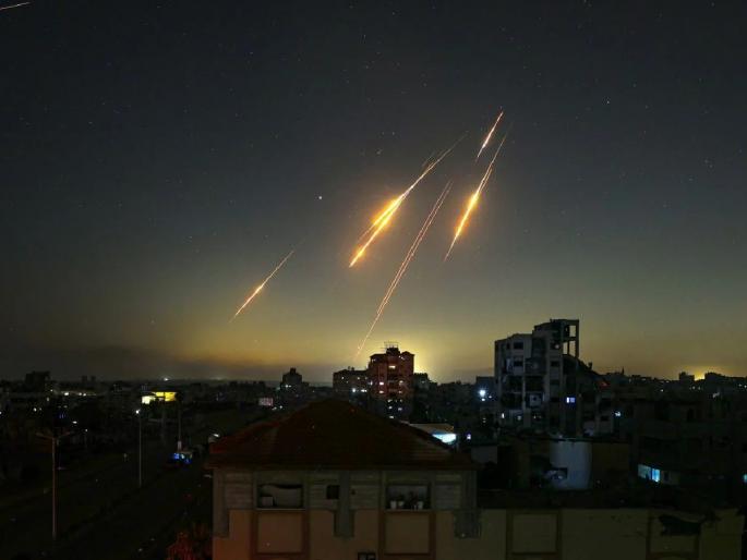 Israel Attacks Iran: Horrific devastation in 72 hours of war! 406 Iranians killed, how much damage did Israel suffer? Find out... | ७२ तासांच्या युद्धात भीषण विध्वंस! ४०६ इराणींचा मृत्यू, इस्रायलचे किती नुकसान? जाणून घ्या...