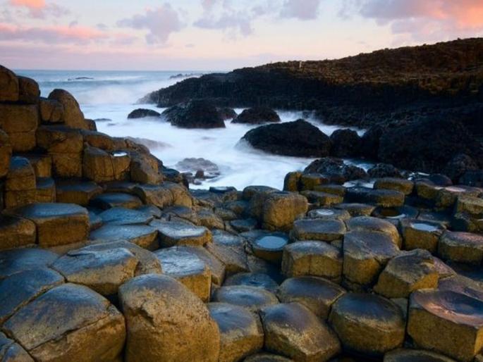 Know this beautiful and romantic place Ireland connection with the ship titanic | रोमॅंटिक शहर आयर्लॅंड आणि टायटॅनिक जहाजाचं कनेक्शन Know this beautiful and romantic place Ireland connection with the ship titanic | रोमॅंटिक शहर आयर्लॅंड आणि टायटॅनिक जहाजाचं कनेक्शन