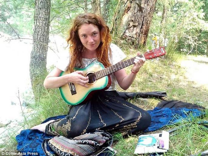 Police in Hyderabad for the cloning copies of the CCTV clash of the Irish woman killed | आयरीश तरूणीची हत्या : सीसीटीव्हीच्या क्लोन प्रतीसाठी गोवा पोलिसांची हैदराबादला धाव Police in Hyderabad for the cloning copies of the CCTV clash of the Irish woman killed | आयरीश तरूणीची हत्या : सीसीटीव्हीच्या क्लोन प्रतीसाठी गोवा पोलिसांची हैदराबादला धाव