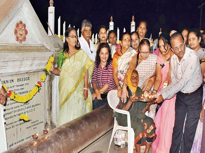 Irvine Bridge celebrates its 90th birthday | आयर्विन पुलाचा ९० वा वाढदिवस साजरा Irvine Bridge celebrates its 90th birthday | आयर्विन पुलाचा ९० वा वाढदिवस साजरा
