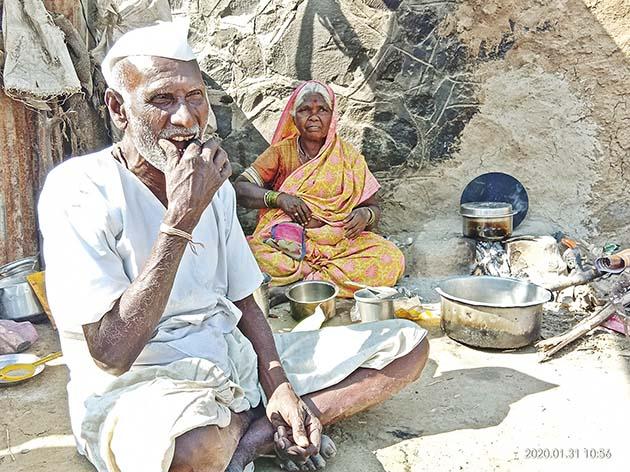 No paper, what to show ?.. Villagers of Islak of Ahmednagar district questions Prime Minister Narendra Modi.. | कागदच नाहीत, काय दाखवू?. No paper, what to show ?.. Villagers of Islak of Ahmednagar district questions Prime Minister Narendra Modi.. | कागदच नाहीत, काय दाखवू?.