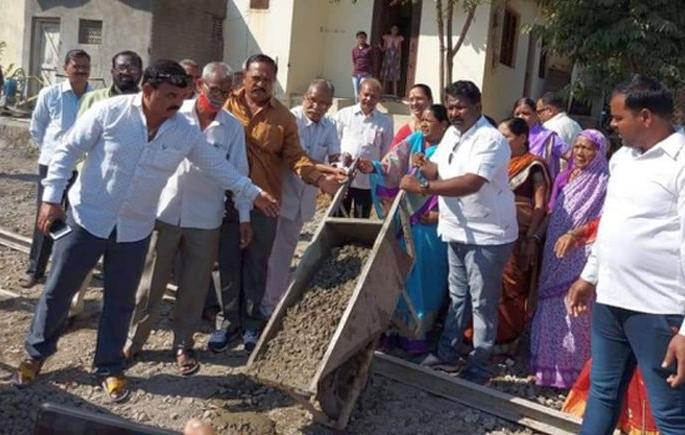 Road facilities after 25 years | तब्बल २५ वर्षानंतर रस्त्यांची सुविधा Road facilities after 25 years | तब्बल २५ वर्षानंतर रस्त्यांची सुविधा