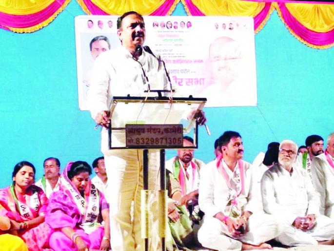 Maharashtra Assembly Election 2019: Chief Minister releases assurances: Jayant Patil | Maharashtra Assembly Election 2019 : मुख्यमंत्र्यांनी आश्वासनांच्या पुड्या सोडल्या : जयंत पाटील  Maharashtra Assembly Election 2019: Chief Minister releases assurances: Jayant Patil | Maharashtra Assembly Election 2019 : मुख्यमंत्र्यांनी आश्वासनांच्या पुड्या सोडल्या : जयंत पाटील