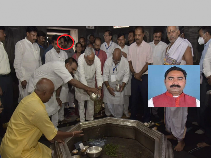 Bihar News; Controversy due to visit of Muslim minister in Vishnupada temple; Purification of temple by the administration | विष्णुपद मंदिरात मुस्लिम मंत्री आल्याने वाद; मंदिरात प्रशासनाकडून गर्भगृहाचे शुद्धीकरण Bihar News; Controversy due to visit of Muslim minister in Vishnupada temple; Purification of temple by the administration | विष्णुपद मंदिरात मुस्लिम मंत्री आल्याने वाद; मंदिरात प्रशासनाकडून गर्भगृहाचे शुद्धीकरण