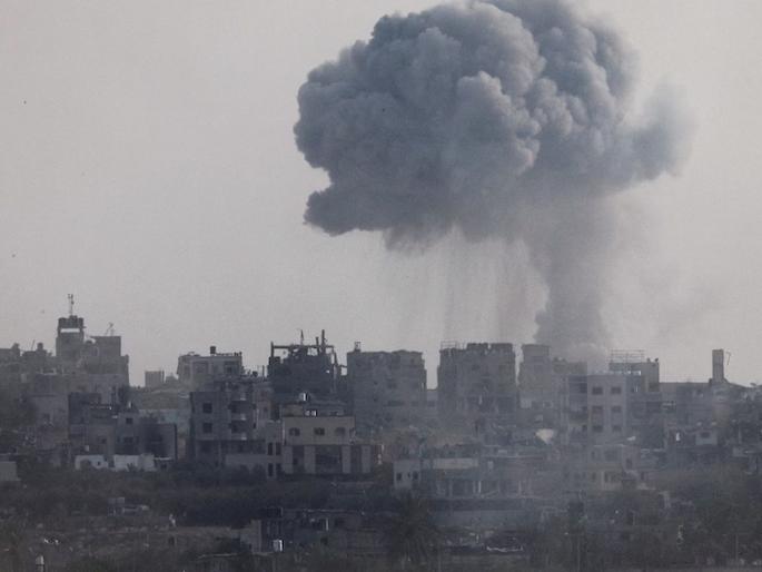 Israel airstrike on Houthi rebels after Hamas, Hezbollah destroys several bases in Yemen    | हमास, हिजबुल्लाहनंतर आता हुती बंडखोरांवर इस्राइलची एअरस्ट्राईक, येमेनमधील अनेक अड्डे केले नष्ट    Israel airstrike on Houthi rebels after Hamas, Hezbollah destroys several bases in Yemen    | हमास, हिजबुल्लाहनंतर आता हुती बंडखोरांवर इस्राइलची एअरस्ट्राईक, येमेनमधील अनेक अड्डे केले नष्ट