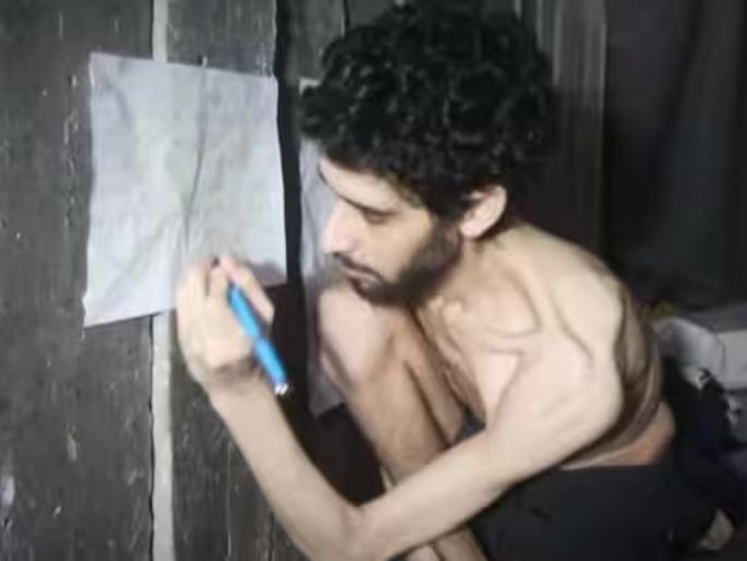 hamas video israel hostage evyatar David visibly emaciated digging his own grave in tunnel Benjamin Netanyahu with David family | "मी माझी कबर खोदतोय, इथेच दफन..."; हमासने दाखवला इस्रायली ओलिसाचा भयानक Video hamas video israel hostage evyatar David visibly emaciated digging his own grave in tunnel Benjamin Netanyahu with David family | "मी माझी कबर खोदतोय, इथेच दफन..."; हमासने दाखवला इस्रायली ओलिसाचा भयानक Video