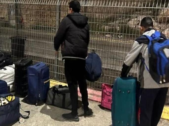 Indian Construction Workers Rescued By Israel: Thrilling rescue operation, Israel rescues 10 Indians from Palestinian captivity, who had been in captivity for a month | थरारक बचाव मोहीम, इस्राइलने पॅलेस्टाइनच्या तावडीतून केली १० भारतीयांची सुटका, एक महिन्यापासून होते कैदेत Indian Construction Workers Rescued By Israel: Thrilling rescue operation, Israel rescues 10 Indians from Palestinian captivity, who had been in captivity for a month | थरारक बचाव मोहीम, इस्राइलने पॅलेस्टाइनच्या तावडीतून केली १० भारतीयांची सुटका, एक महिन्यापासून होते कैदेत