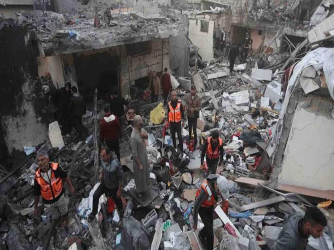 Attacks Gaza to Kill Commander 71 Died | कमांडरला टिपण्यासाठी गाझावर हल्ले, ७१ ठार Attacks Gaza to Kill Commander 71 Died | कमांडरला टिपण्यासाठी गाझावर हल्ले, ७१ ठार
