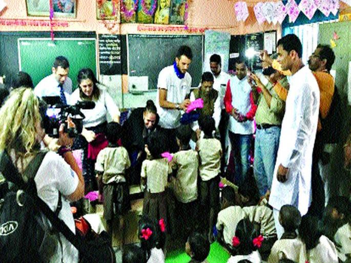 The Israeli emissaries gave a gift to Ensite | इस्रायली महावाणिज्यदूतांनी ऐनशेत गावाला दिली भेट The Israeli emissaries gave a gift to Ensite | इस्रायली महावाणिज्यदूतांनी ऐनशेत गावाला दिली भेट