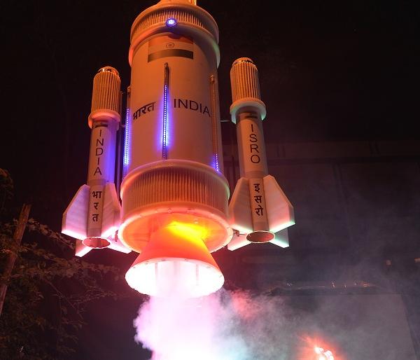 Kolhapur Ganesh Utsav: 'Sant Balmama', 'Indra Mahal' | Ganesh Chaturthi 2018 : कोल्हापूर गणेशोत्सव : राजारामपुरीत अवतरले ‘संत बाळूमामा’, ‘इंद्रमहल’ Kolhapur Ganesh Utsav: 'Sant Balmama', 'Indra Mahal' | Ganesh Chaturthi 2018 : कोल्हापूर गणेशोत्सव : राजारामपुरीत अवतरले ‘संत बाळूमामा’, ‘इंद्रमहल’