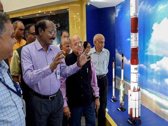 Education instead of rewards? salary cut of The scientists of ISRO who are struggling for Chandrayaan 2 | बक्षिसाऐवजी शिक्षा ? 'चांद्रयान 2' साठी झटणाऱ्या इस्रोतील शास्त्रज्ञांचा पगार सरकारने कापला Education instead of rewards? salary cut of The scientists of ISRO who are struggling for Chandrayaan 2 | बक्षिसाऐवजी शिक्षा ? 'चांद्रयान 2' साठी झटणाऱ्या इस्रोतील शास्त्रज्ञांचा पगार सरकारने कापला