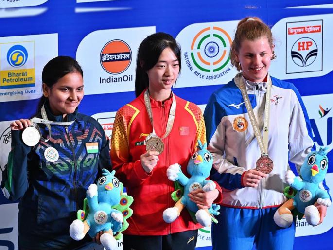 Kolhapur's Sonam Maskar won the ISSF World Cup shooting silver medal | मराठमोळ्या सोनमचा रौप्य वेध! वर्ल्ड कपच्या पहिल्याच दिवशी कोल्हापूरच्या लेकीची कमाल  Kolhapur's Sonam Maskar won the ISSF World Cup shooting silver medal | मराठमोळ्या सोनमचा रौप्य वेध! वर्ल्ड कपच्या पहिल्याच दिवशी कोल्हापूरच्या लेकीची कमाल