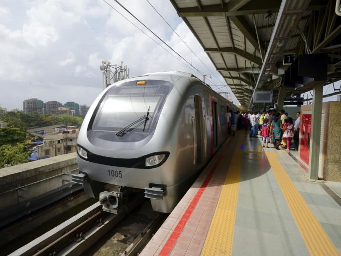 Paper QR ticket instead of plastic on Metro-1; Time savings | मेट्रो-१वर प्लास्टीकऐवजी पेपर क्यूआर तिकीट; वेळेची होणार बचत Paper QR ticket instead of plastic on Metro-1; Time savings | मेट्रो-१वर प्लास्टीकऐवजी पेपर क्यूआर तिकीट; वेळेची होणार बचत
