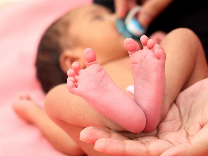 Coronavirus: Corona infection in a 3-day-old baby in Mumbai pnm | Coronavirus: चिंताजनक! देशातील सर्वात कमी वयाचा रुग्ण; मुंबईतील ३ दिवसाच्या बाळाला कोरोनाची लागण Coronavirus: Corona infection in a 3-day-old baby in Mumbai pnm | Coronavirus: चिंताजनक! देशातील सर्वात कमी वयाचा रुग्ण; मुंबईतील ३ दिवसाच्या बाळाला कोरोनाची लागण