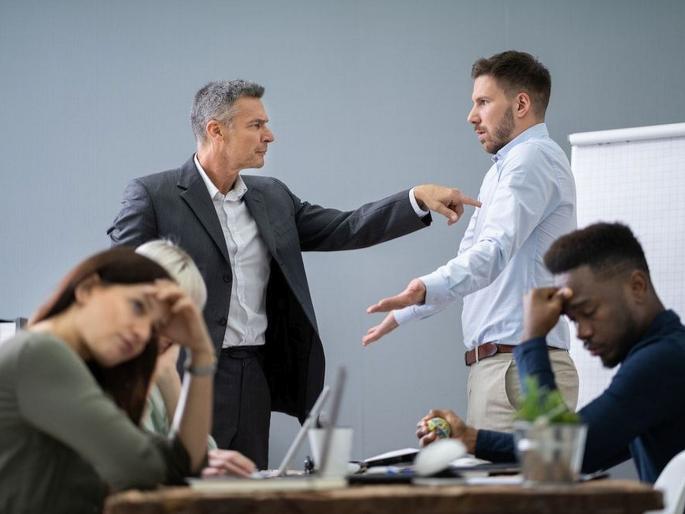 IT engineer asks for 10% salary hike, loses job; then his boss also loses... | आयटी इंजिनिअरने १० टक्के पगारवाढ मागितली, नोकरी गमावली; मग त्याला काढणाऱ्याचीही गेली... IT engineer asks for 10% salary hike, loses job; then his boss also loses... | आयटी इंजिनिअरने १० टक्के पगारवाढ मागितली, नोकरी गमावली; मग त्याला काढणाऱ्याचीही गेली...