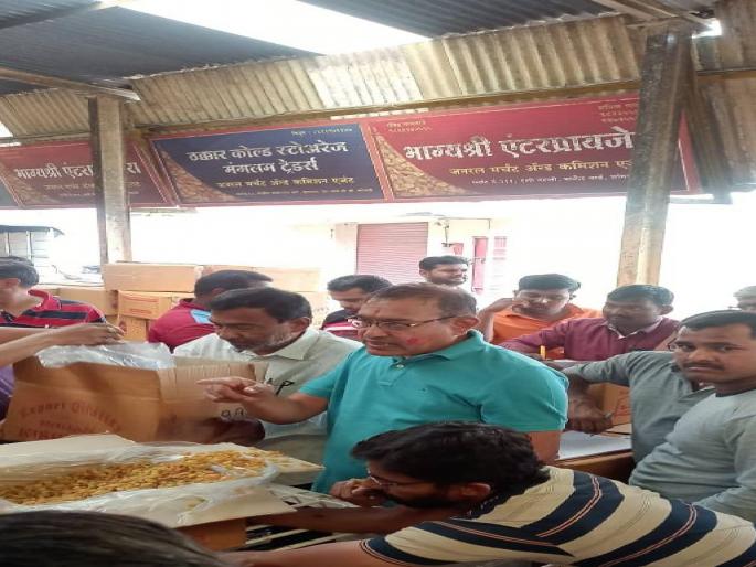 It has been decided to start the deals on Sundays as well due to the increase in the arrival of currants for deals in the Sangli Bazaar Committee | सांगली बाजार समितीत आता रविवारीही बेदाण्याचे सौदे, १७५ प्रतिकिलो भाव It has been decided to start the deals on Sundays as well due to the increase in the arrival of currants for deals in the Sangli Bazaar Committee | सांगली बाजार समितीत आता रविवारीही बेदाण्याचे सौदे, १७५ प्रतिकिलो भाव