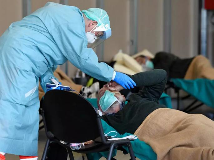 CoronaVirus News: Heartbreaking situation in Italy experiencing the throes of death | CoronaVirus News: हुश्श... भय इथले संपत आहे..! CoronaVirus News: Heartbreaking situation in Italy experiencing the throes of death | CoronaVirus News: हुश्श... भय इथले संपत आहे..!