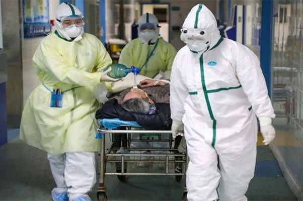 CoronaVirus Doctors and nurses in Italy are suffering from mental illness | CoronaVirus News: इटलीत डॉक्टर, नर्स यांना होतोय मानसिक त्रास CoronaVirus Doctors and nurses in Italy are suffering from mental illness | CoronaVirus News: इटलीत डॉक्टर, नर्स यांना होतोय मानसिक त्रास